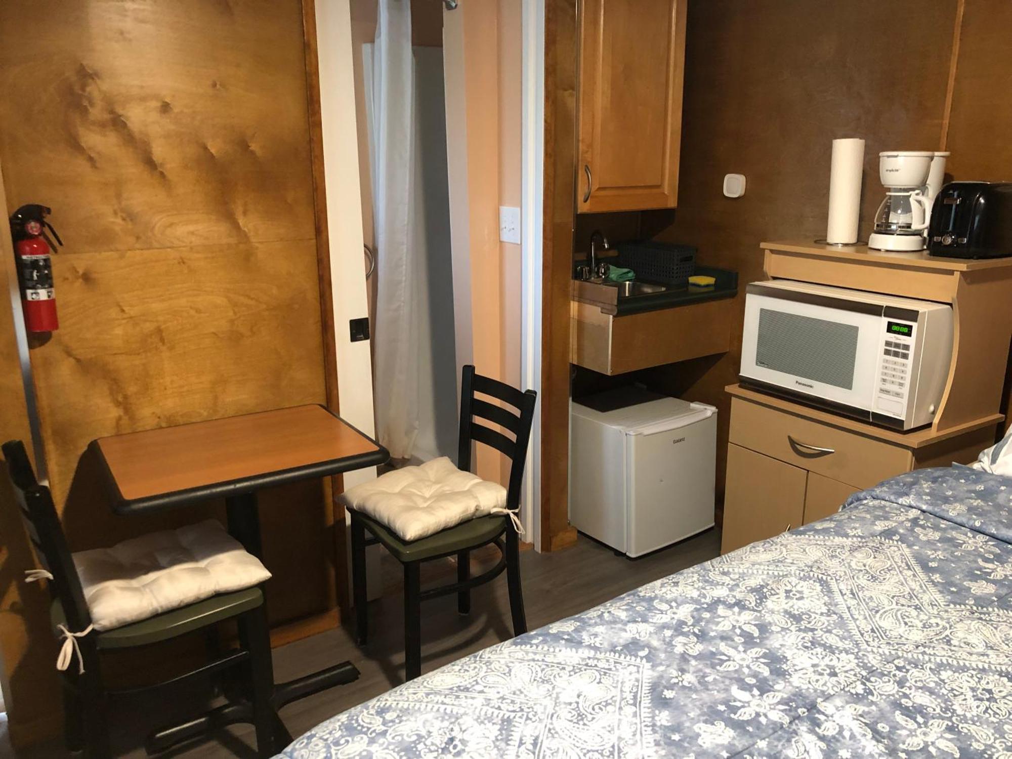 Shady Willow Travellers Guest House - Small Indipendent Units With Seperate Entrance Chilliwack Exteriér fotografie